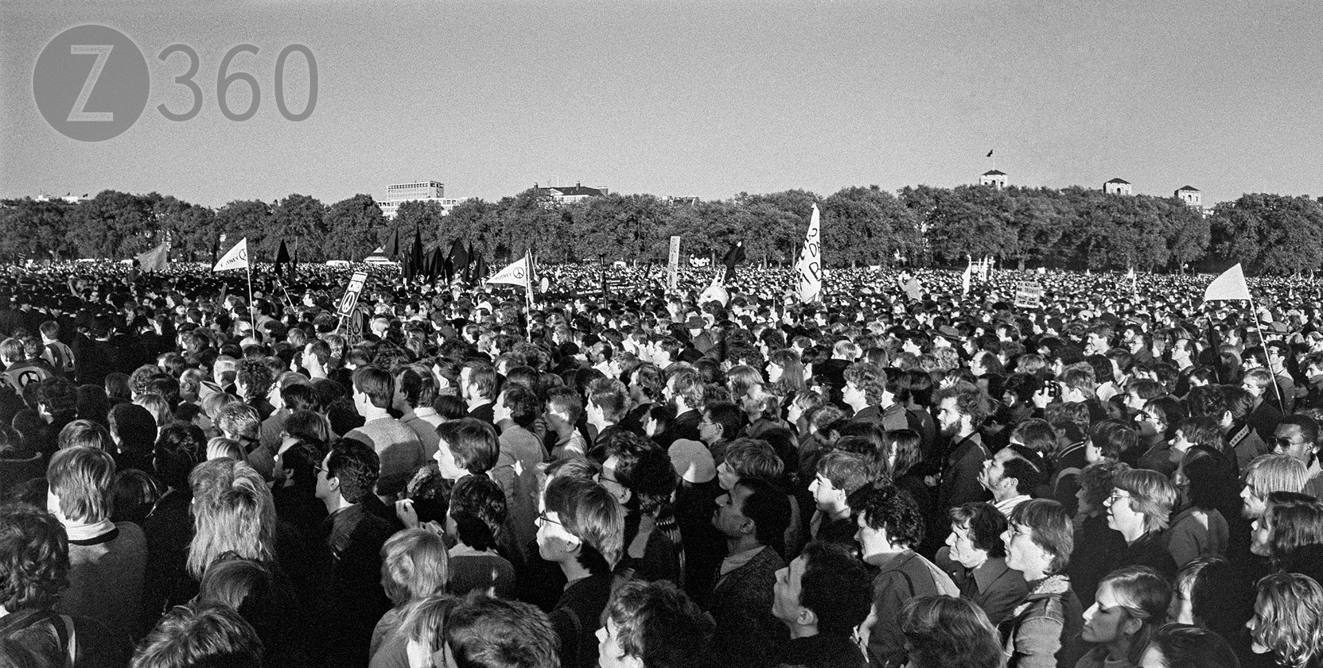 Demonstrators as far as the eye can see - Panorama