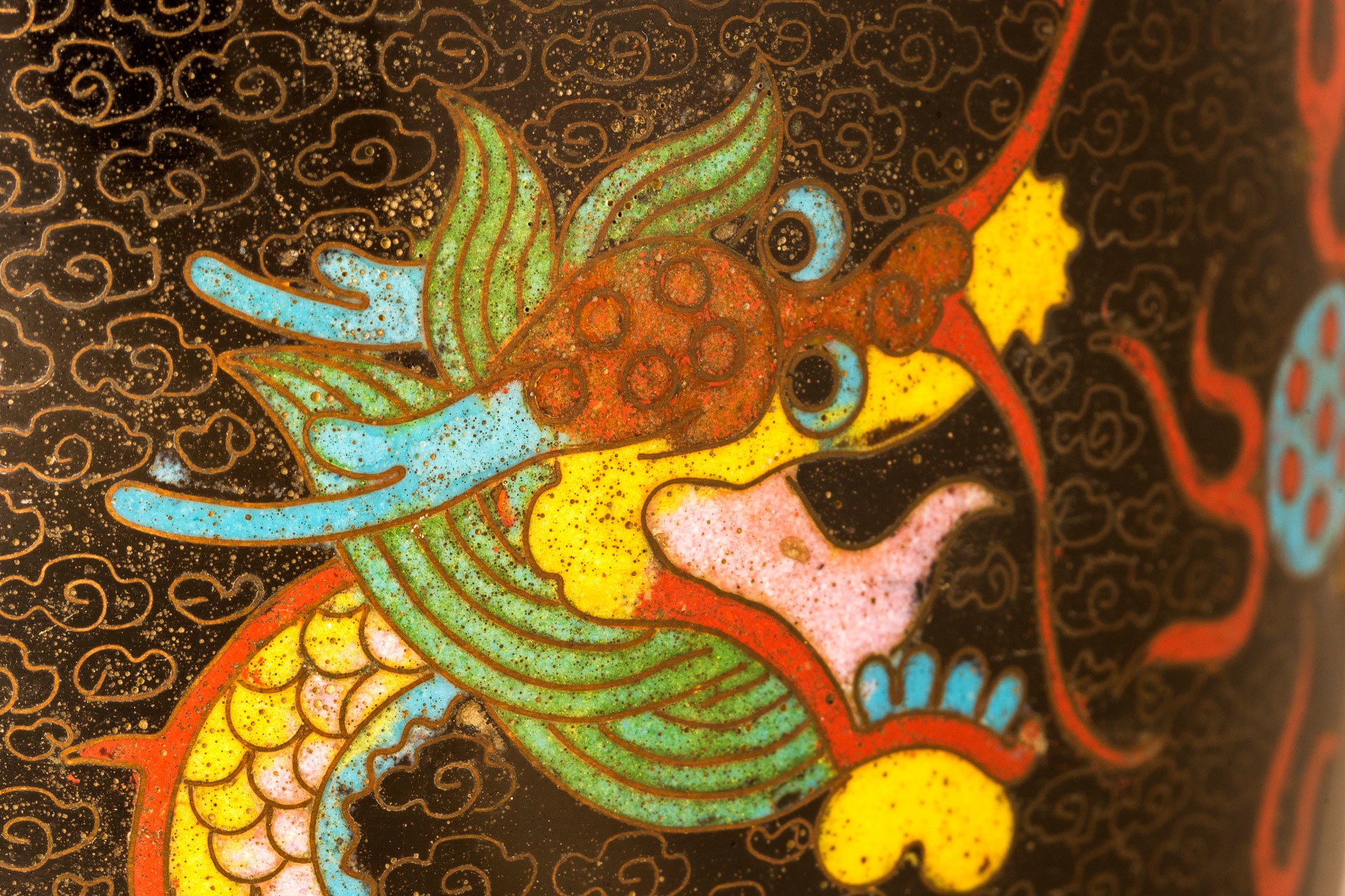 Vintage Chinese cloisonné dragon vase