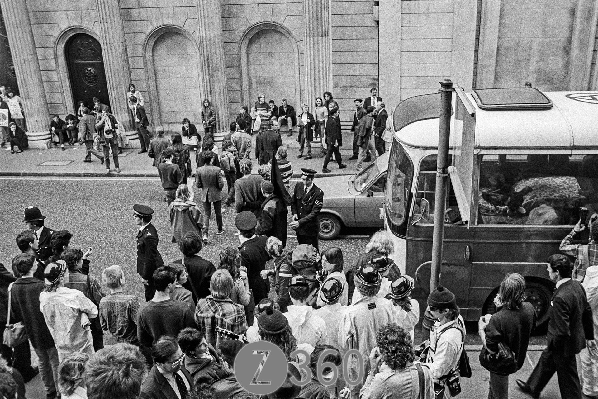 The Coach stops outside the Bank