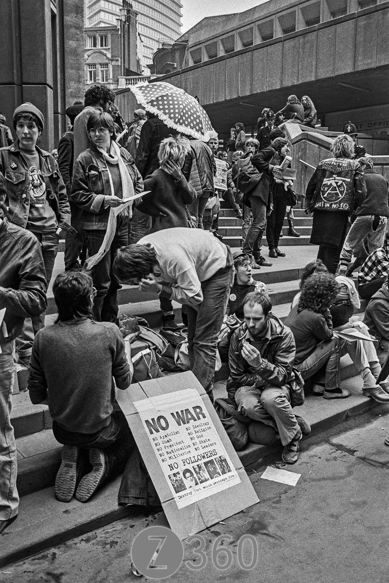 Outside the Stock Exchange No War