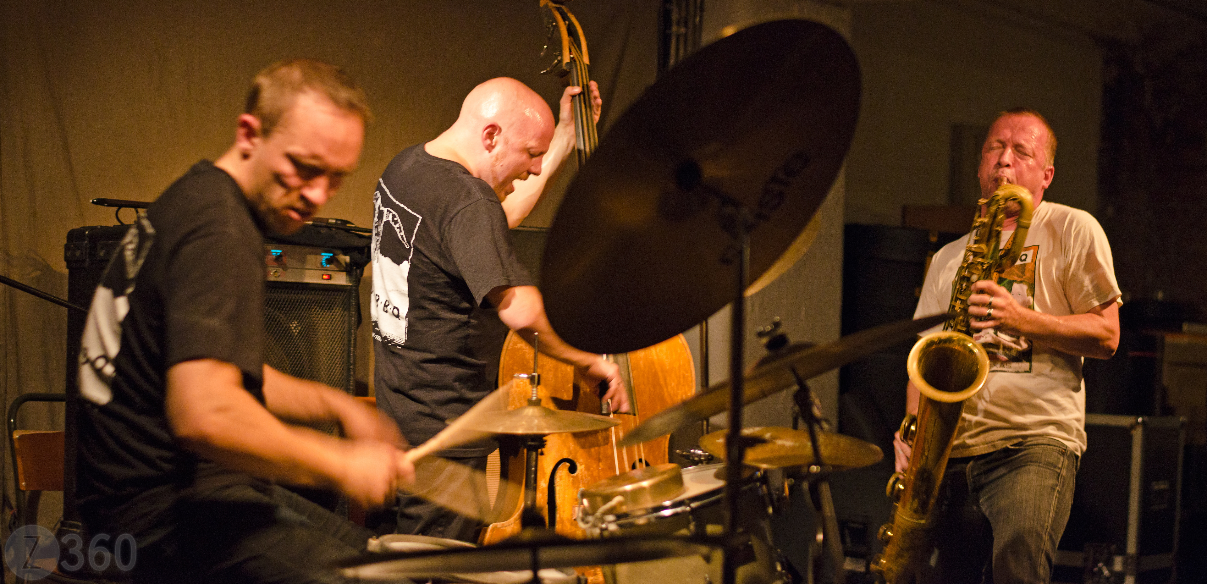 Mats Gustafsson -sax, Ingebrigt Håker Flaten -bass, Paal Nilssen-Love -drums