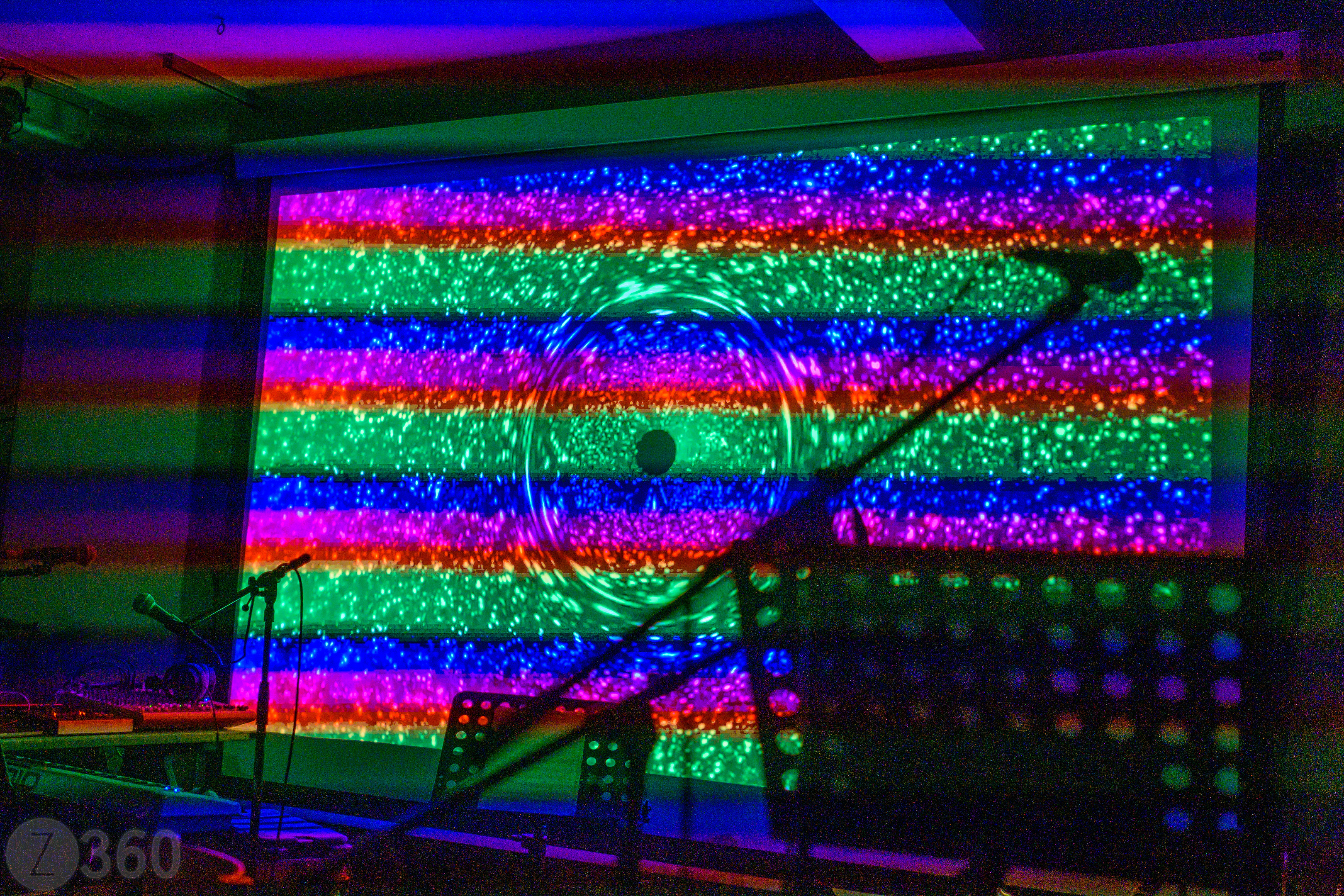 Oto's new projection screen